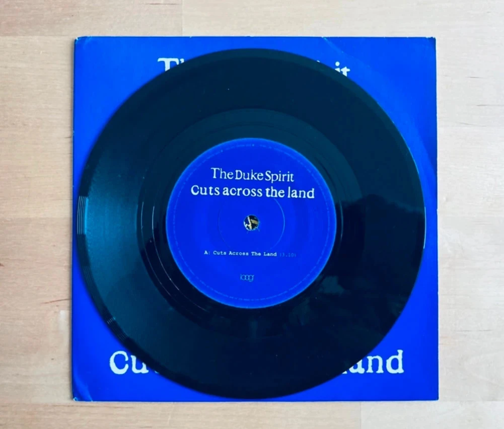 Disco de vinilo 45t The Duke Spirit Cuts across the land. – photo 2